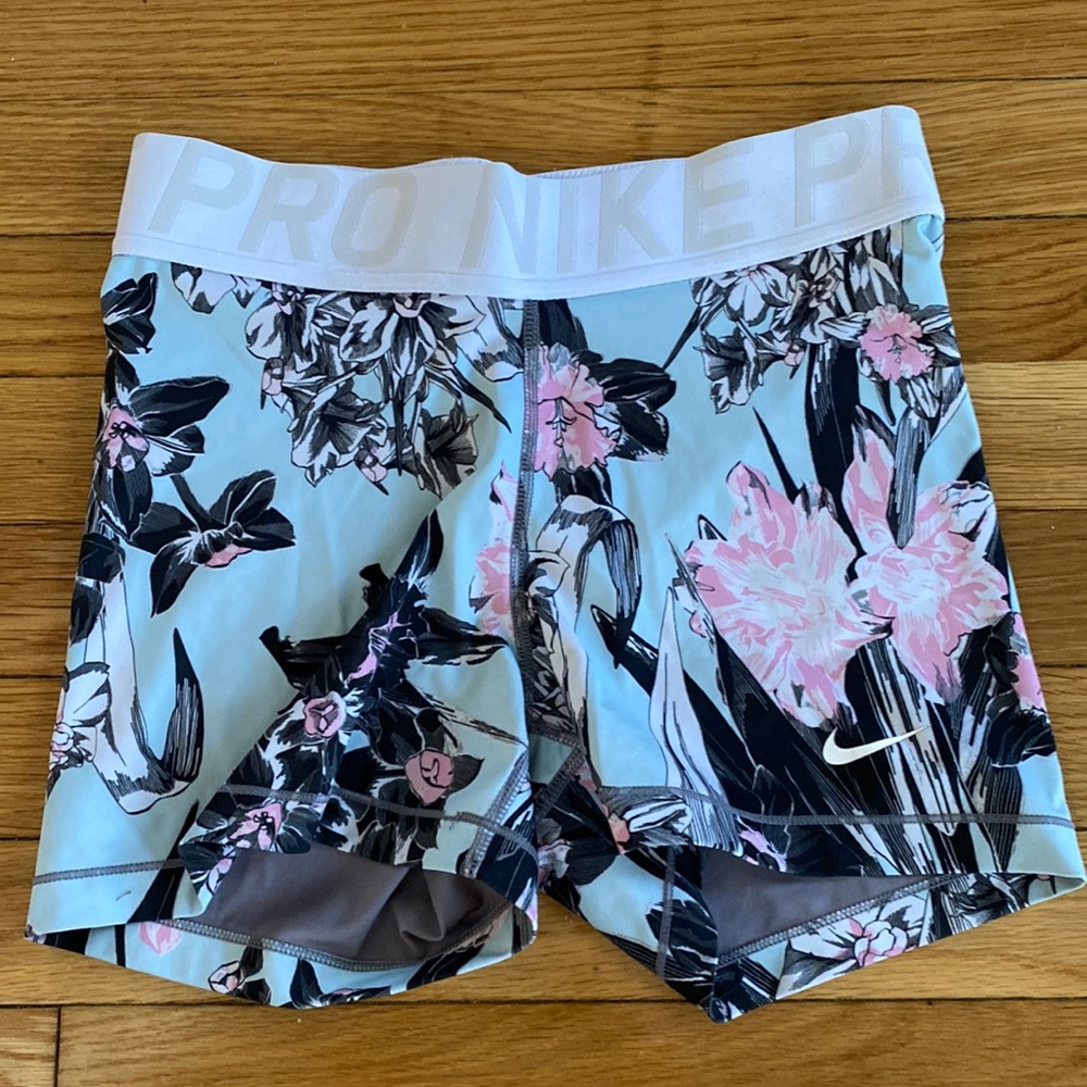 Nike pro wide band workout shorts/spandex